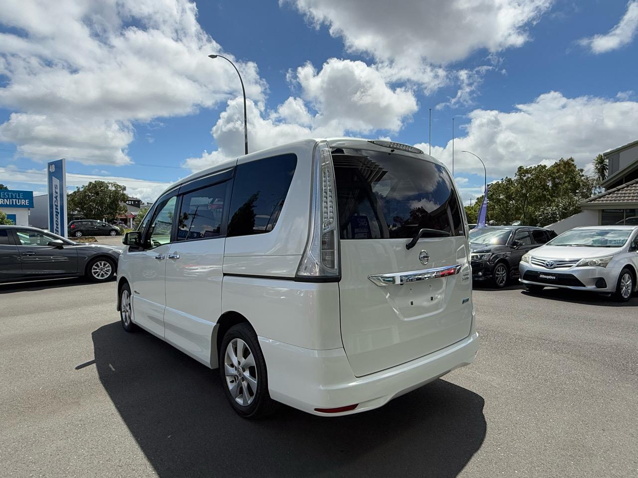 2013 Nissan Serena Hybrid