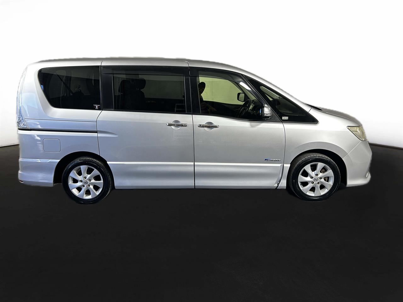 2012 Nissan Serena Hybrid