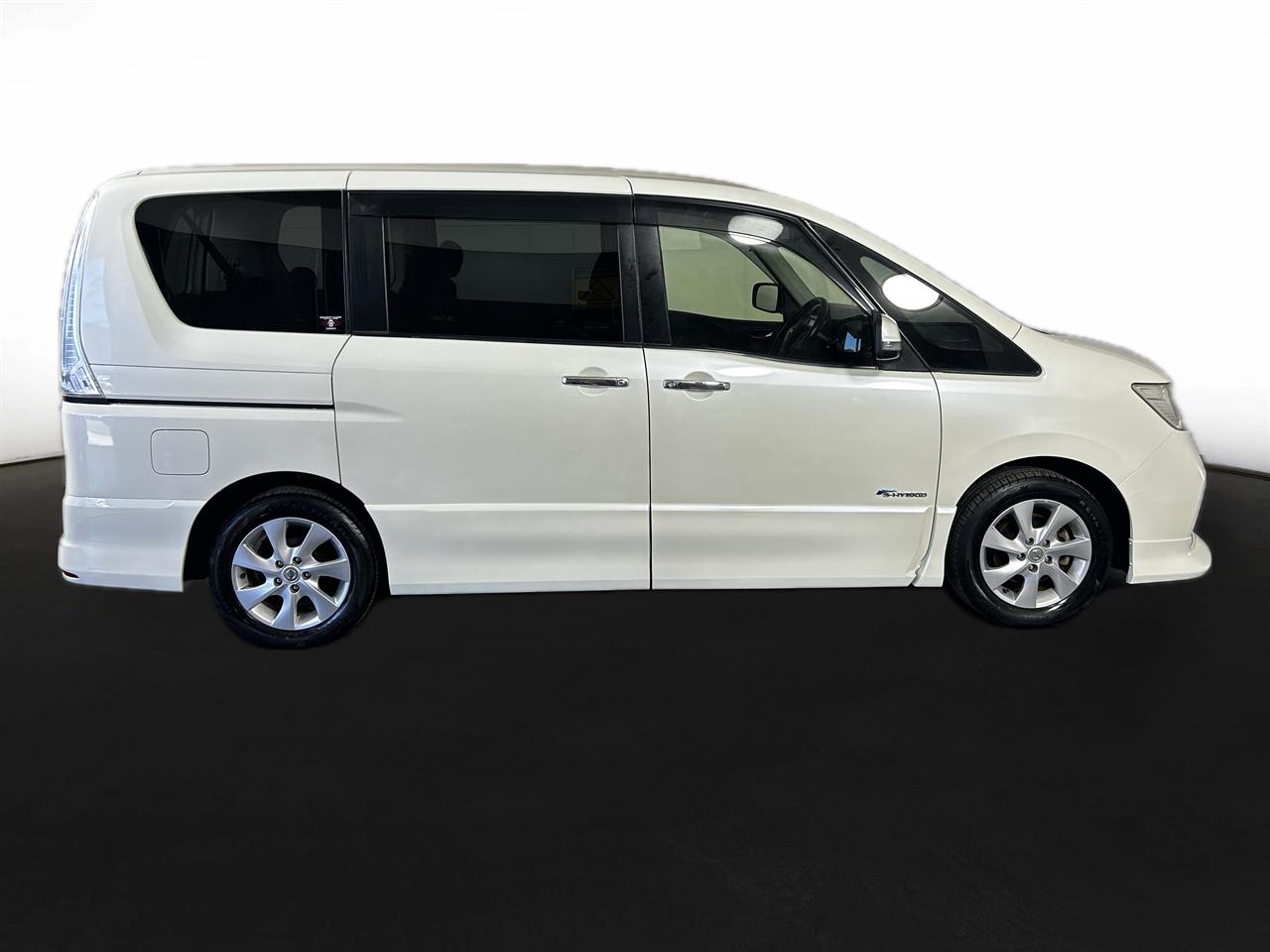 2013 Nissan Serena Hybrid