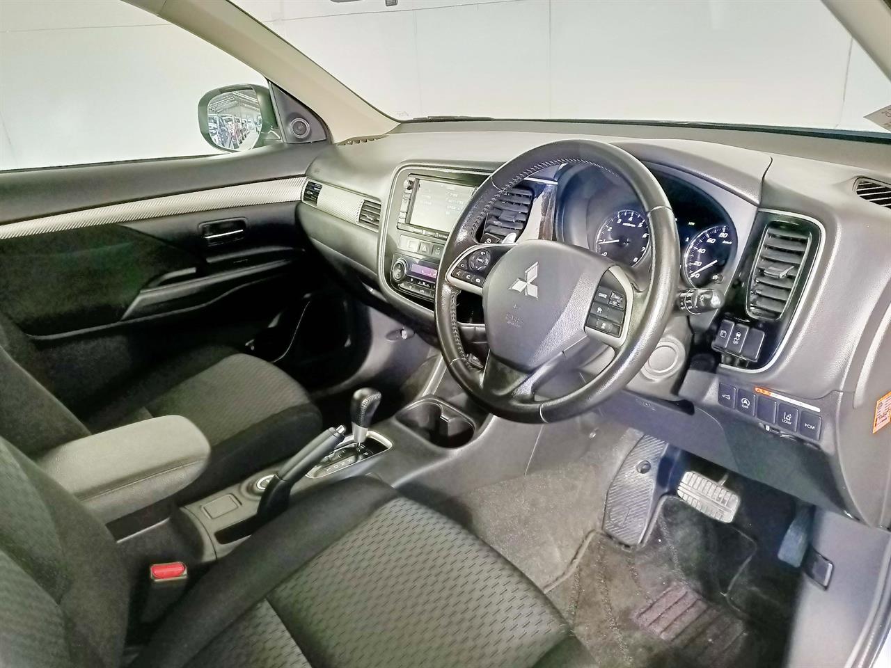2014 Mitsubishi Outlander 4WD 7 seaters