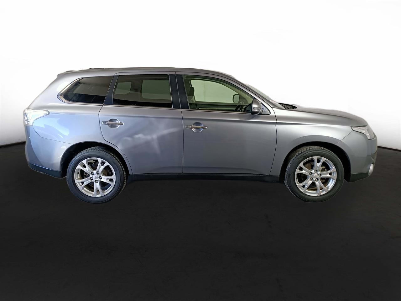 2014 Mitsubishi Outlander 4WD 7 seaters