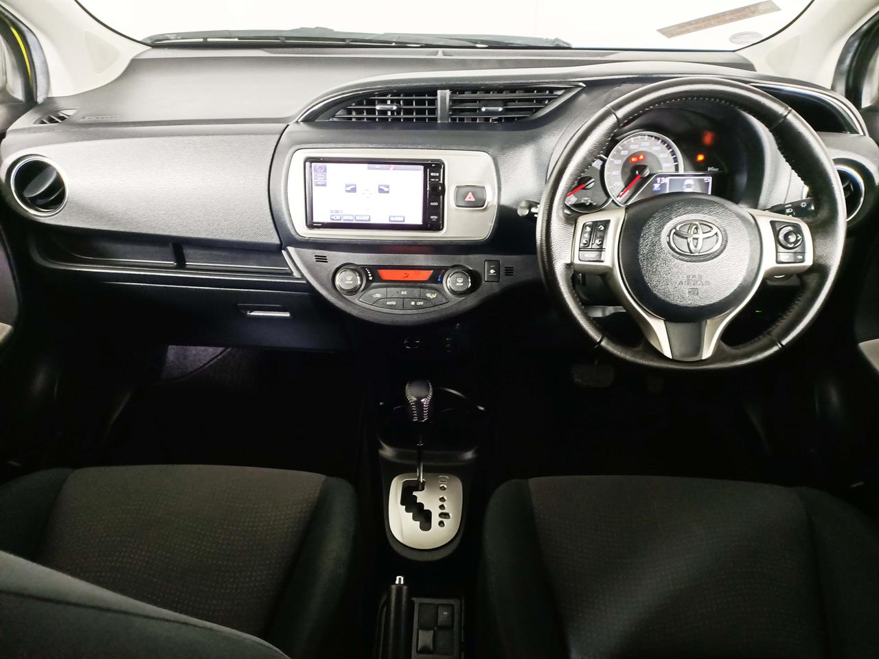 2014 Toyota Vitz 