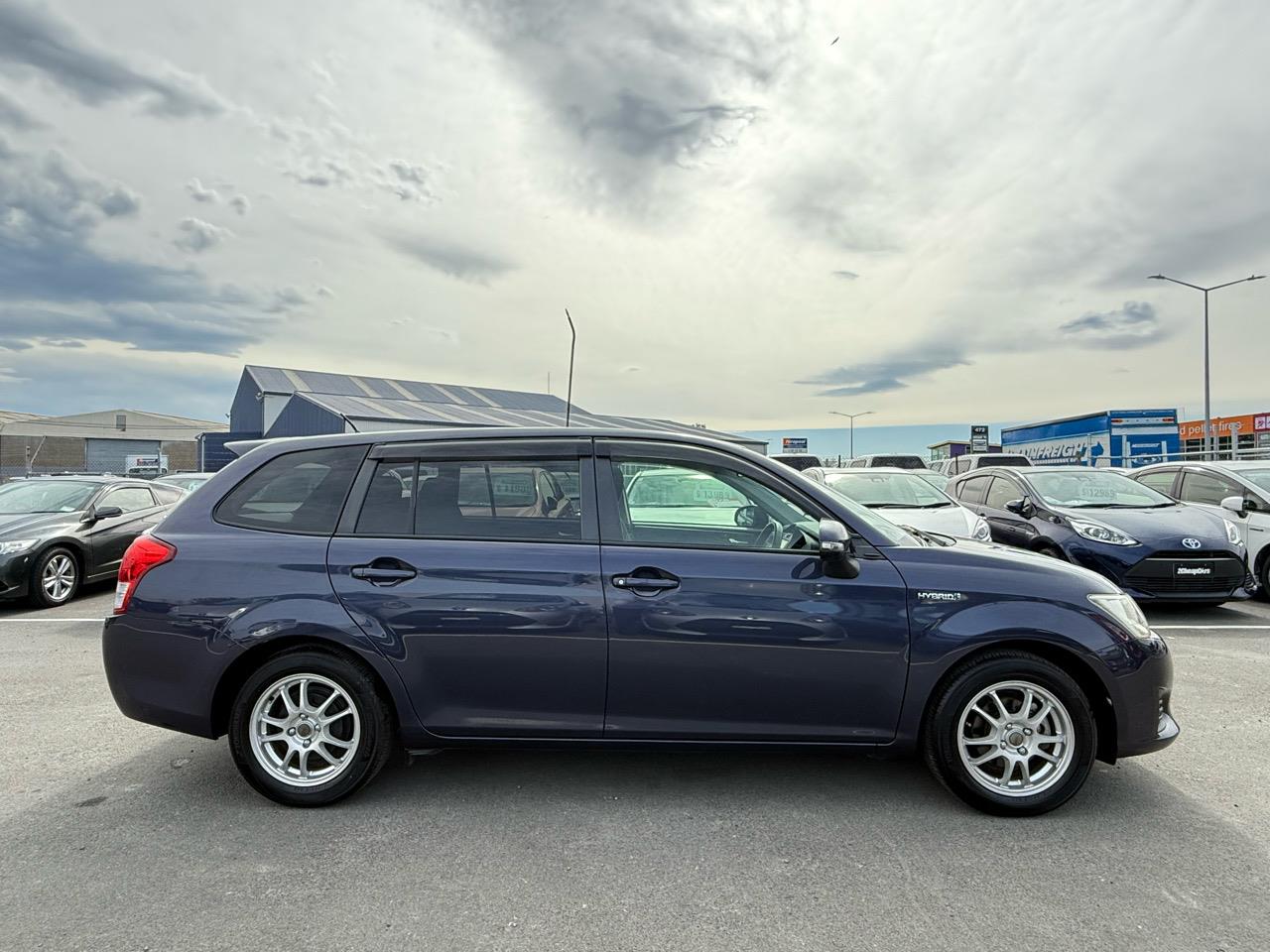 2013 Toyota Corolla Fielder Hybrid