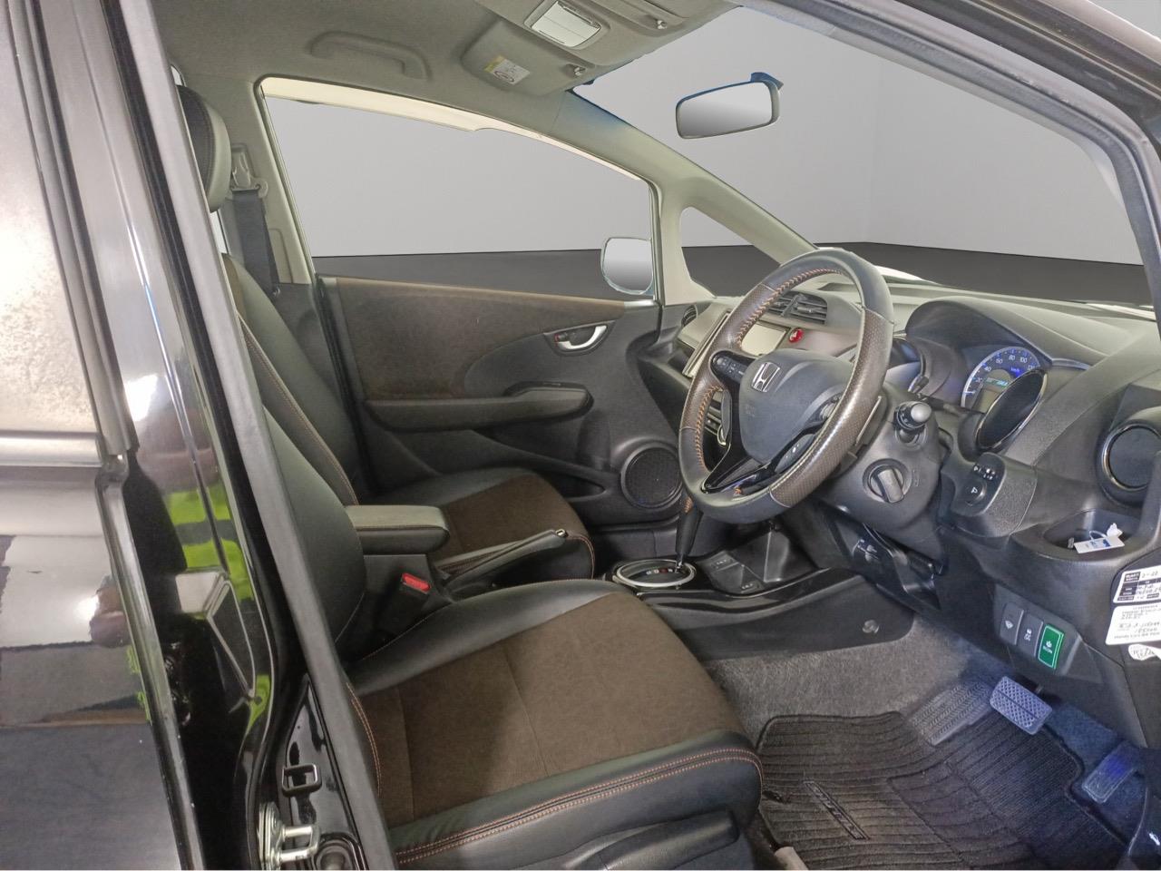 2013 Honda Fit Jazz Shuttle Hybrid