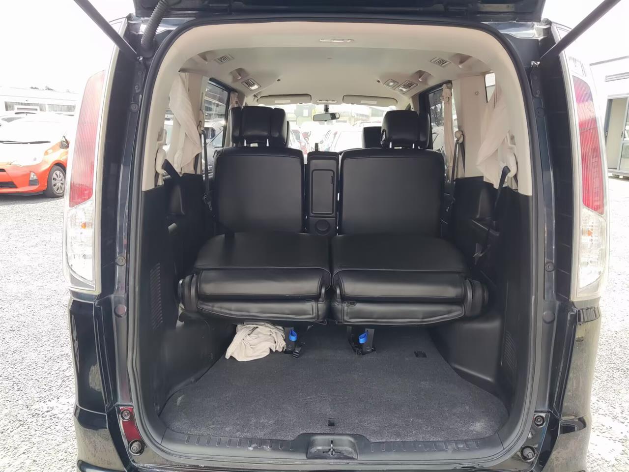 2012 Nissan Serena 