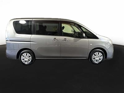 2012 Nissan Serena 