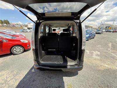 2013 Nissan Serena Hybrid