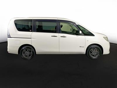 2013 Nissan Serena Hybrid