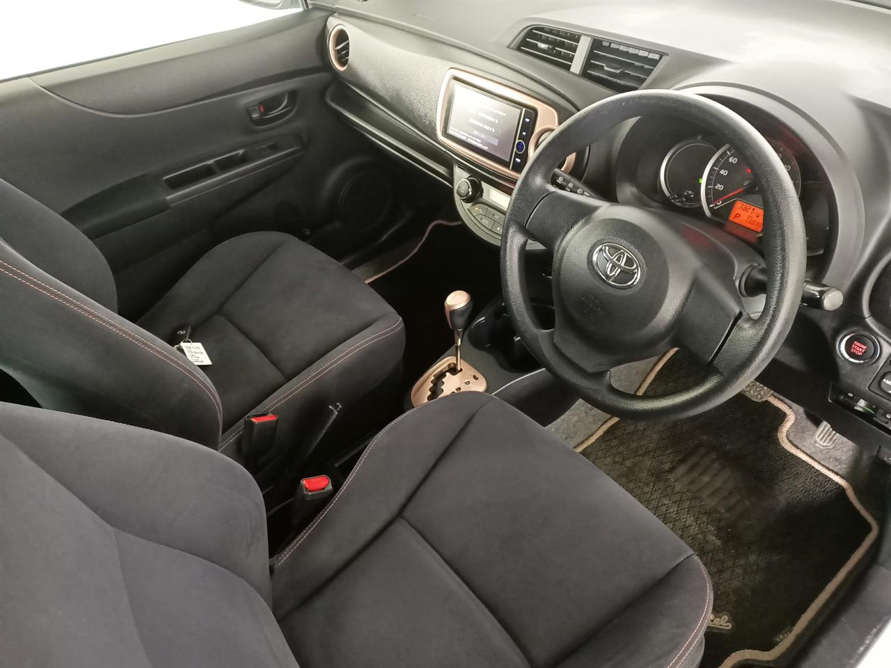 2013 Toyota Vitz 