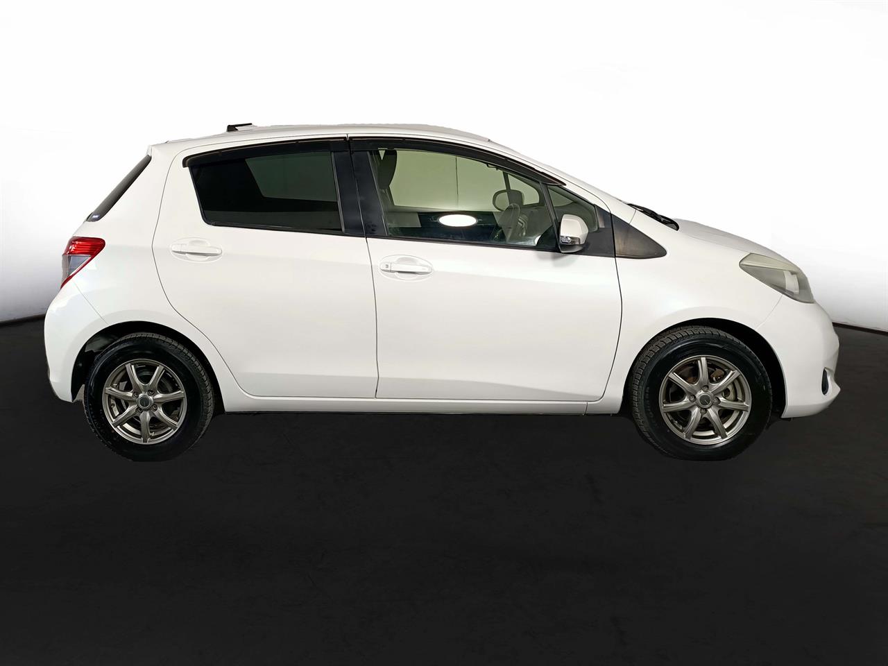 2013 Toyota Vitz 