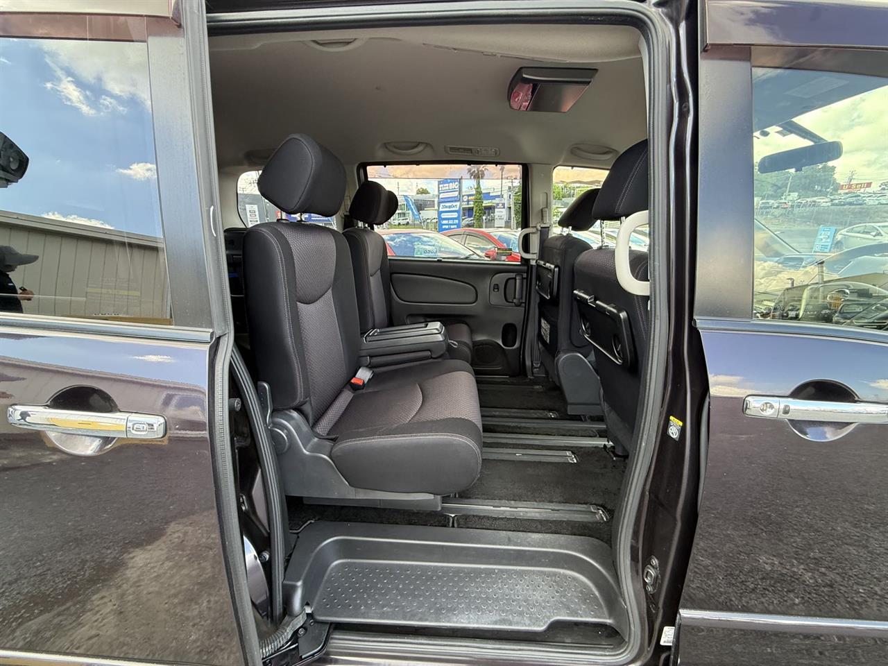 2012 Nissan Serena 