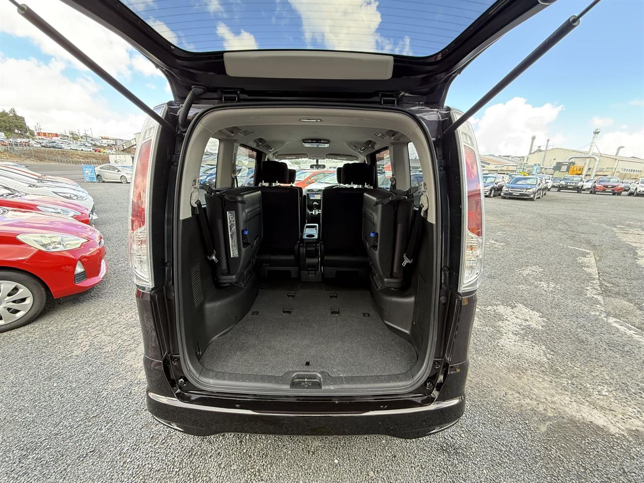 2012 Nissan Serena 