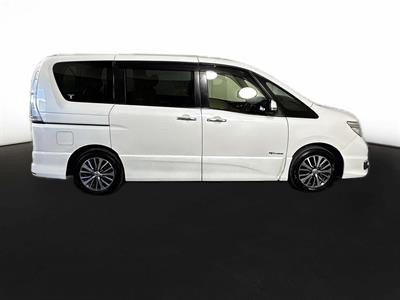 2014 Nissan Serena Hybrid