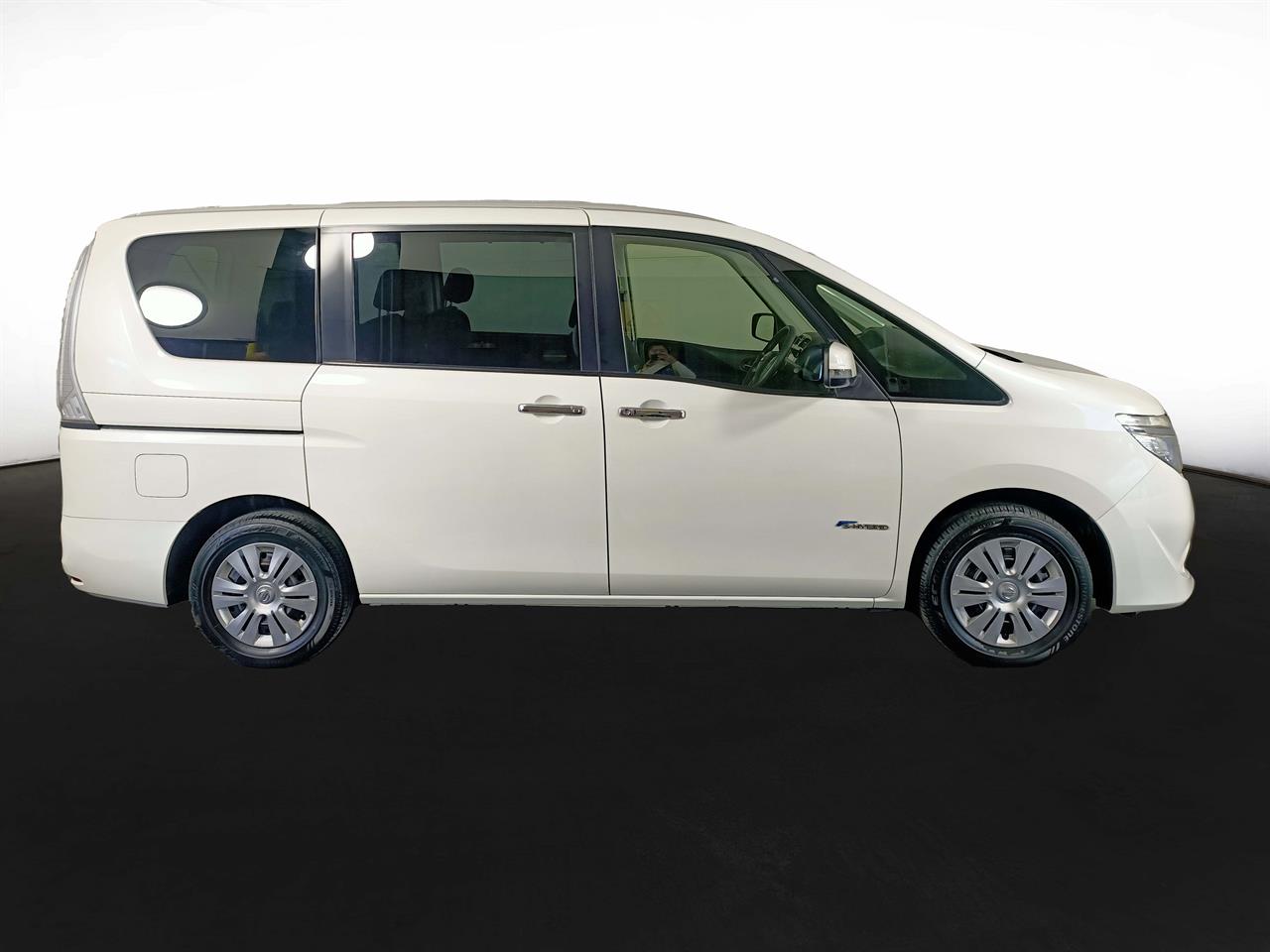 2014 Nissan Serena Hybrid