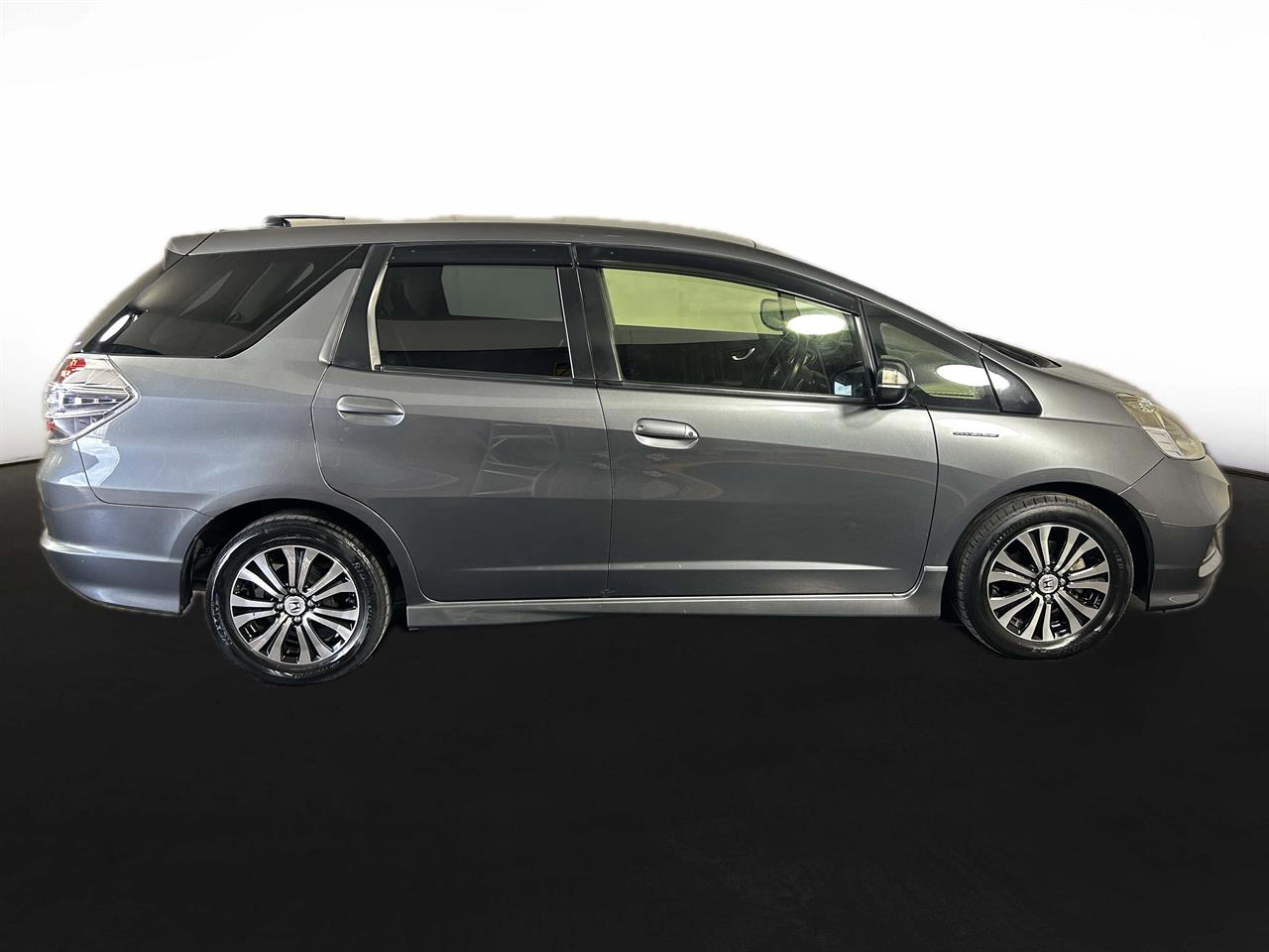 2014 Honda Fit Jazz Shuttle Hybrid