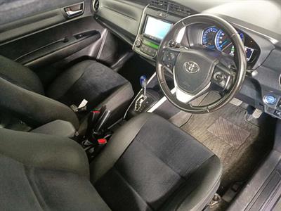 2013 Toyota Corolla Fielder Hybrid