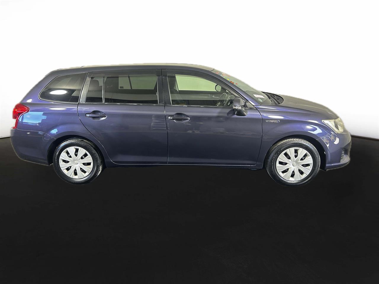 2013 Toyota Corolla Fielder Hybrid