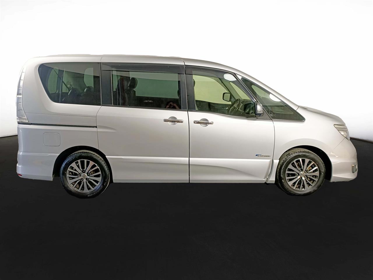 2014 Nissan Serena Hybrid