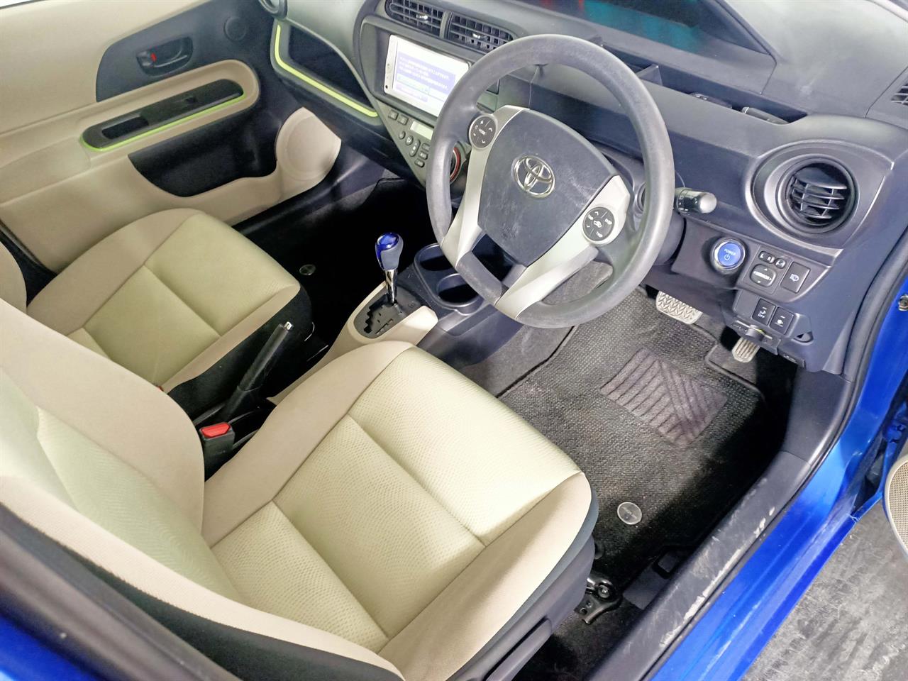 2013 Toyota Aqua Hybrid