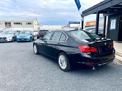 2013 BMW 320D Luxury