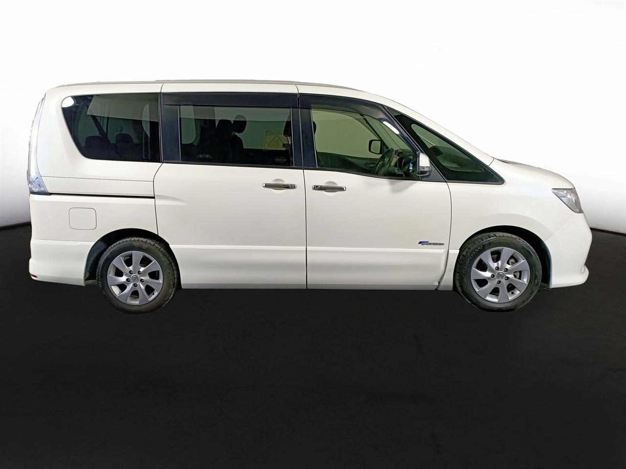 2013 Nissan Serena Hybrid