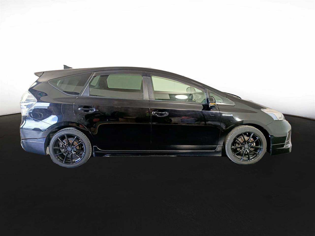 2012 Toyota Prius Alpha Hybrid