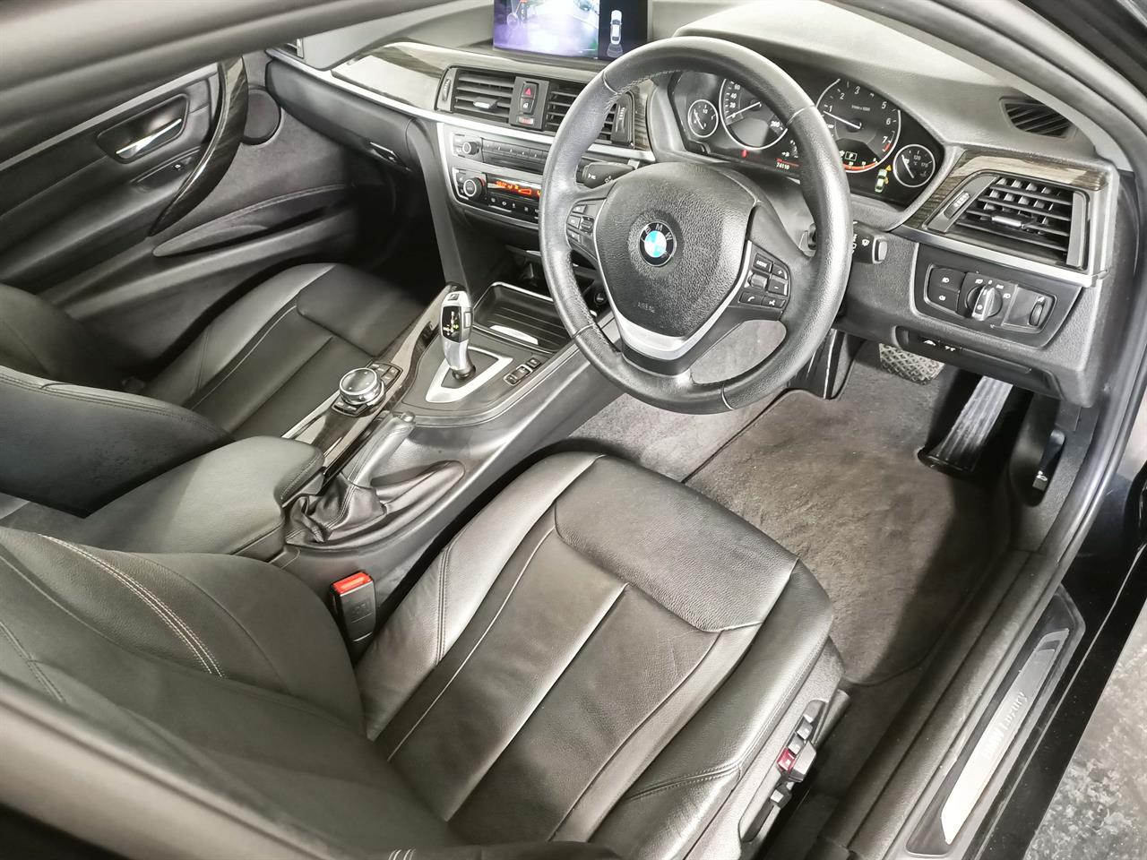 2014 BMW 320i Luxury