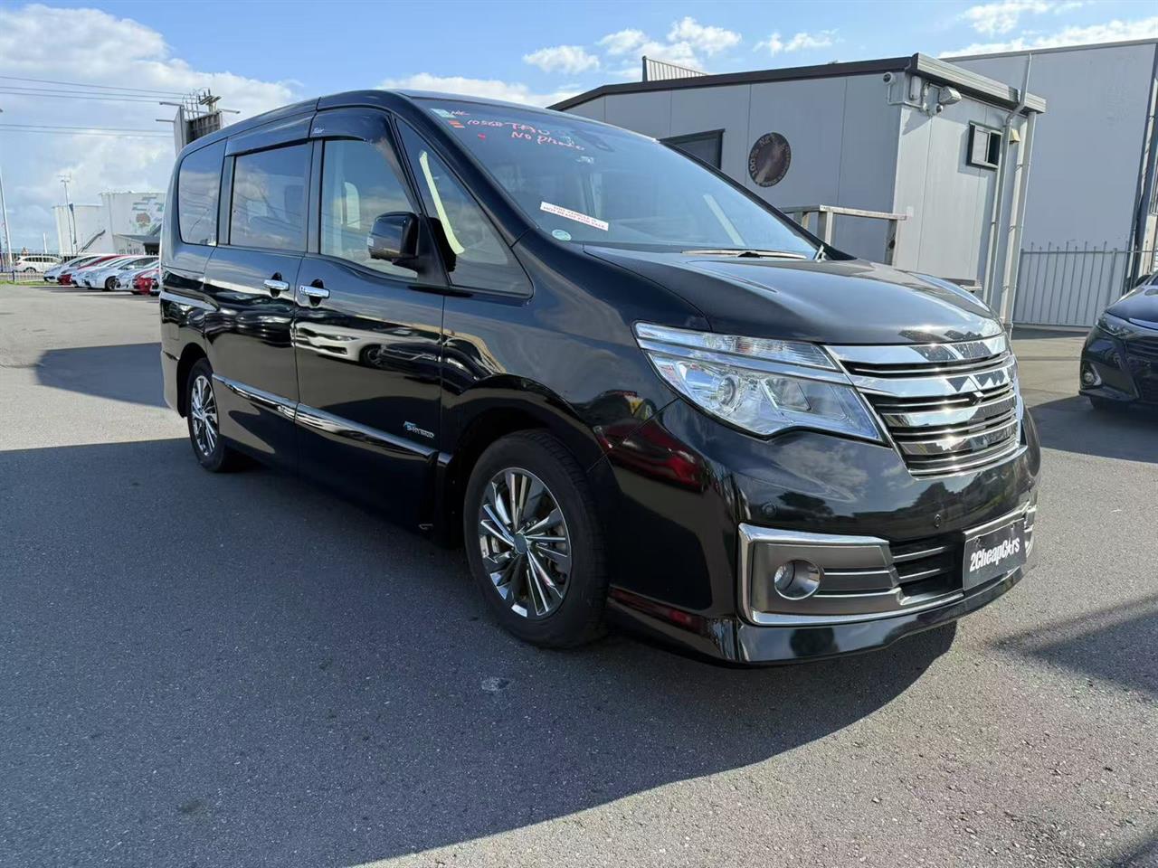 2014 Nissan Serena Hybrid