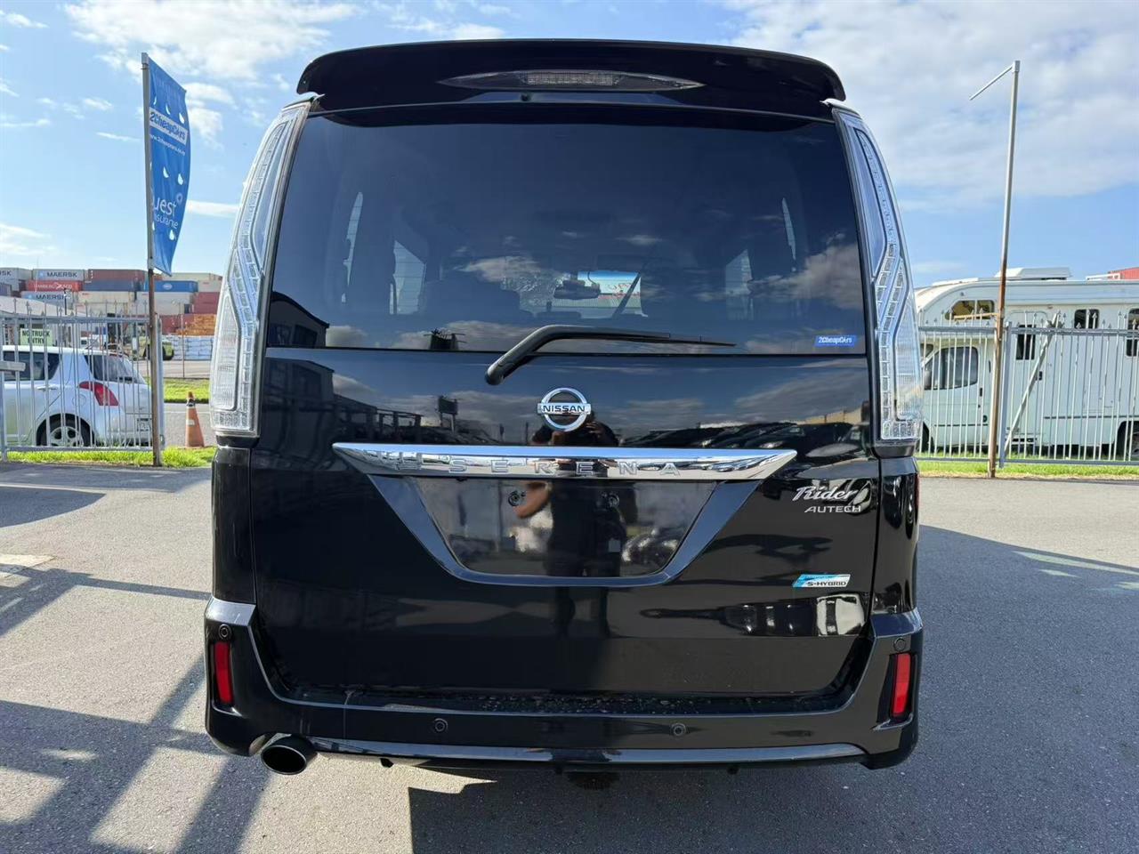 2014 Nissan Serena Hybrid