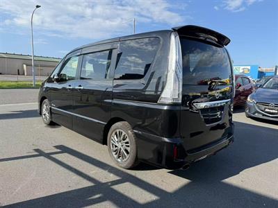 2014 Nissan Serena Hybrid