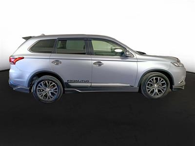 2015 Mitsubishi Outlander 4WD 7 seater New Shape