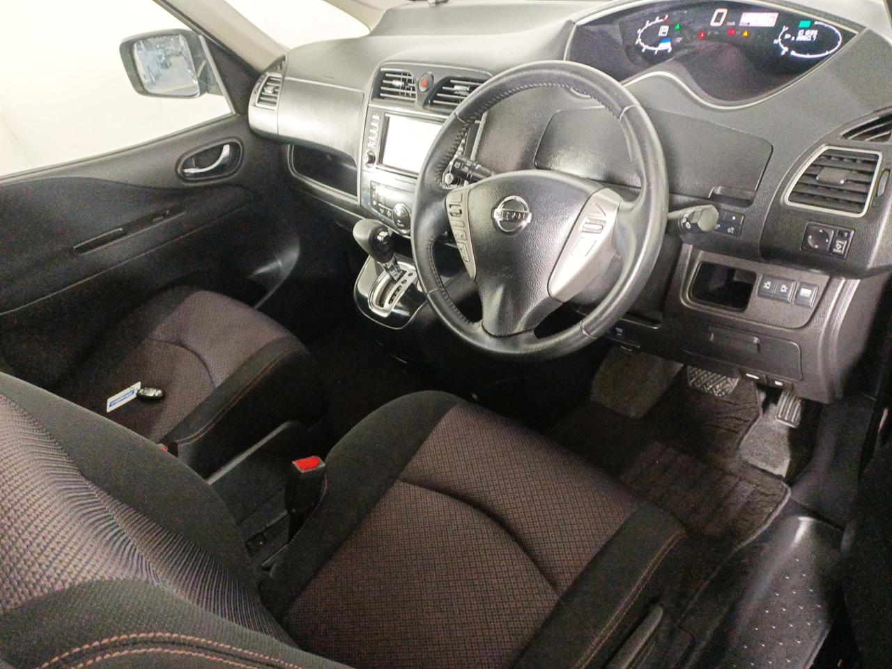 2013 Nissan Serena Hybrid