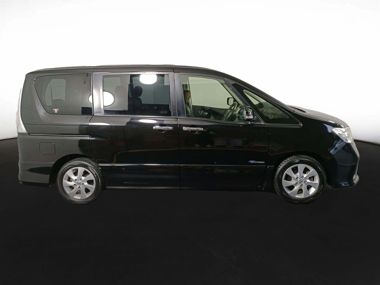 2013 Nissan Serena Hybrid