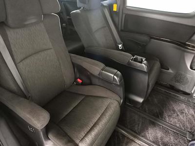 2013 Toyota Vellfire ZG Edition