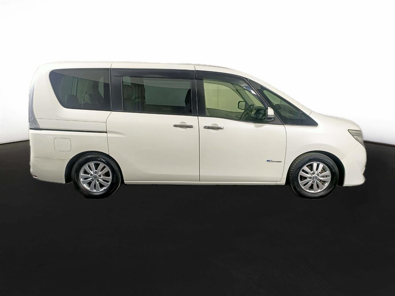 2014 Nissan Serena Hybrid