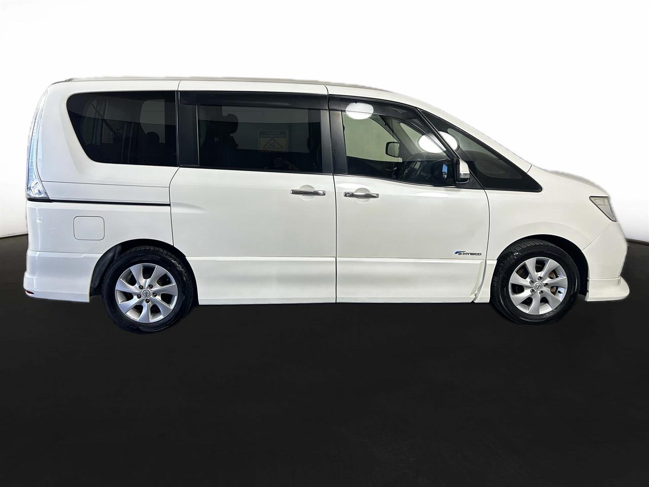 2013 Nissan Serena Hybrid