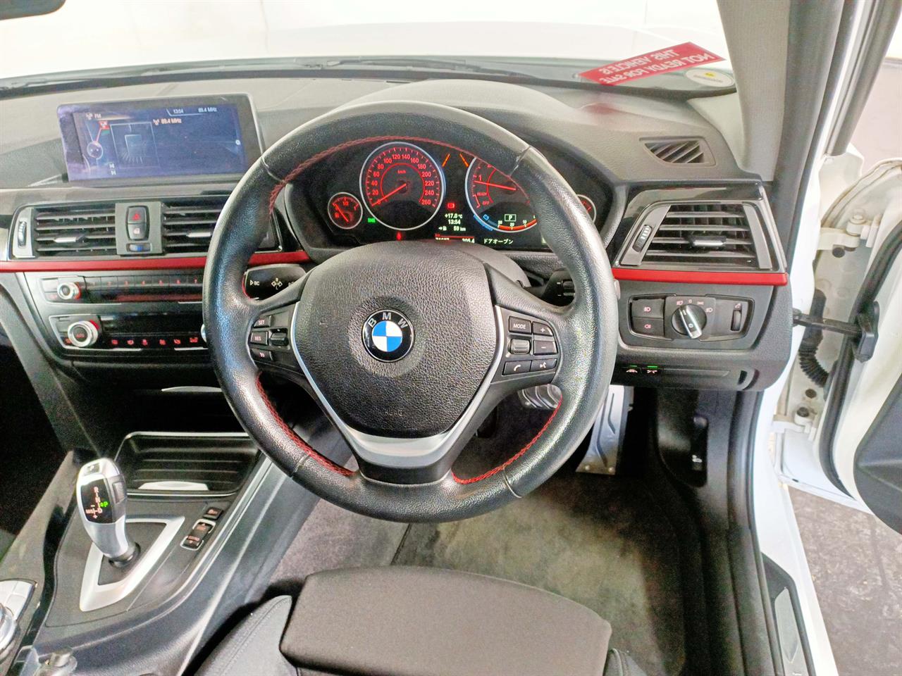 2013 BMW 320i Touring Sports