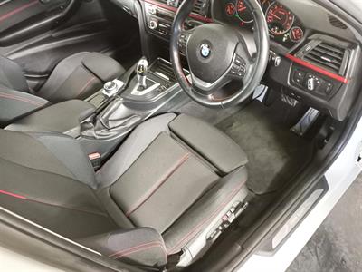 2013 BMW 320i Touring Sports