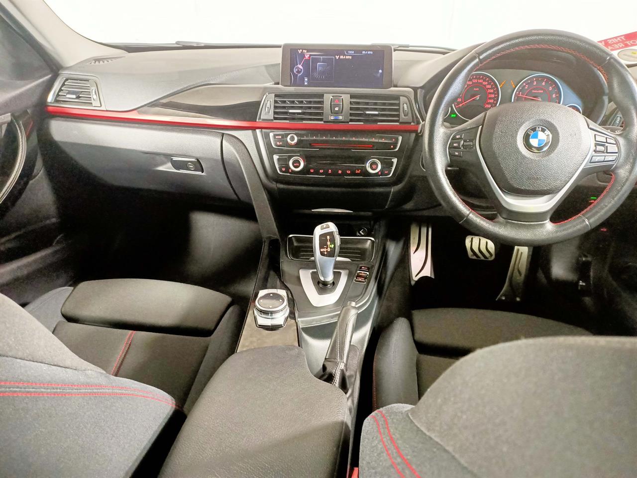 2013 BMW 320i Touring Sports