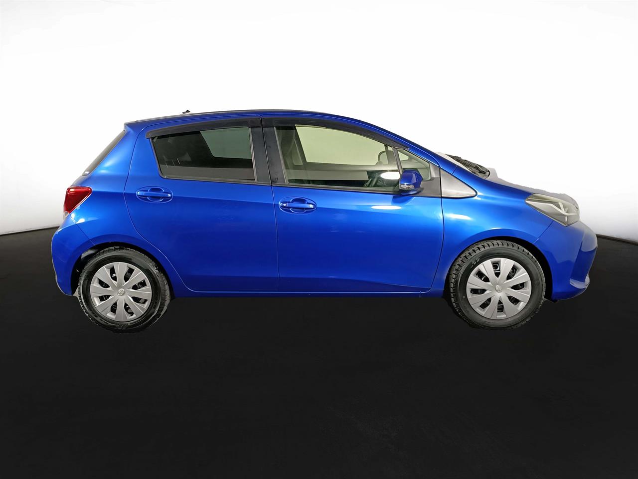 2015 Toyota Vitz 