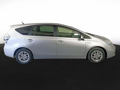 2013 Toyota Prius Alpha Hybrid