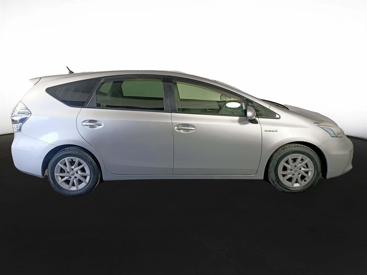 2013 Toyota Prius Alpha Hybrid