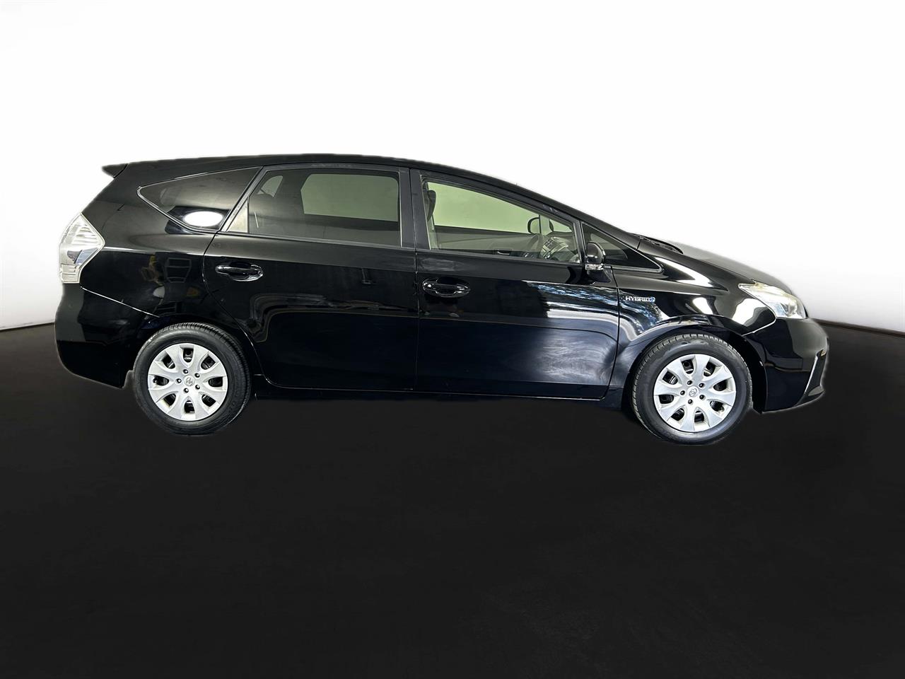 2013 Toyota Prius Alpha Hybrid