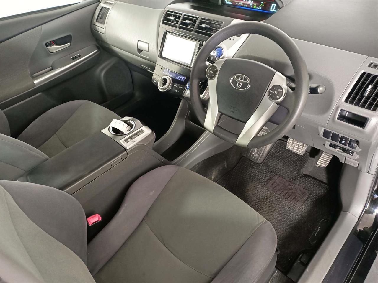 2013 Toyota Prius Alpha Hybrid