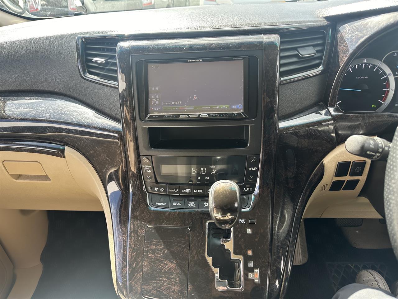 2013 Toyota Vellfire 