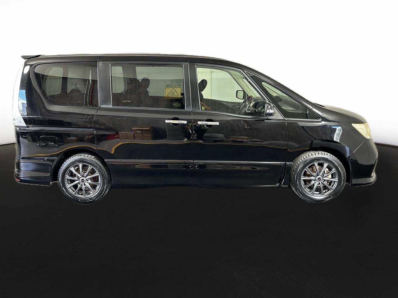 2011 Nissan Serena 