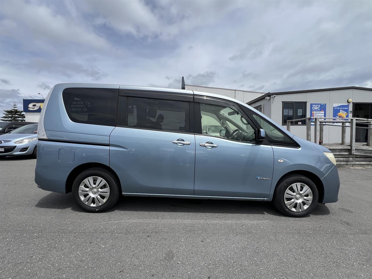 2013 Nissan Serena Hybrid