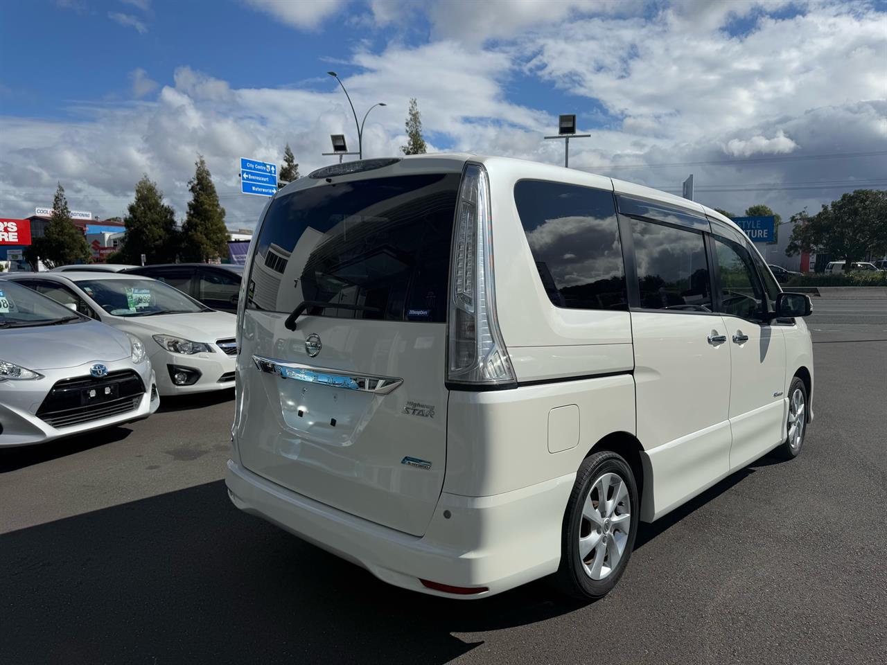 2013 Nissan Serena Hybrid Highway Star