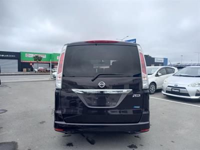 2011 Nissan Serena 