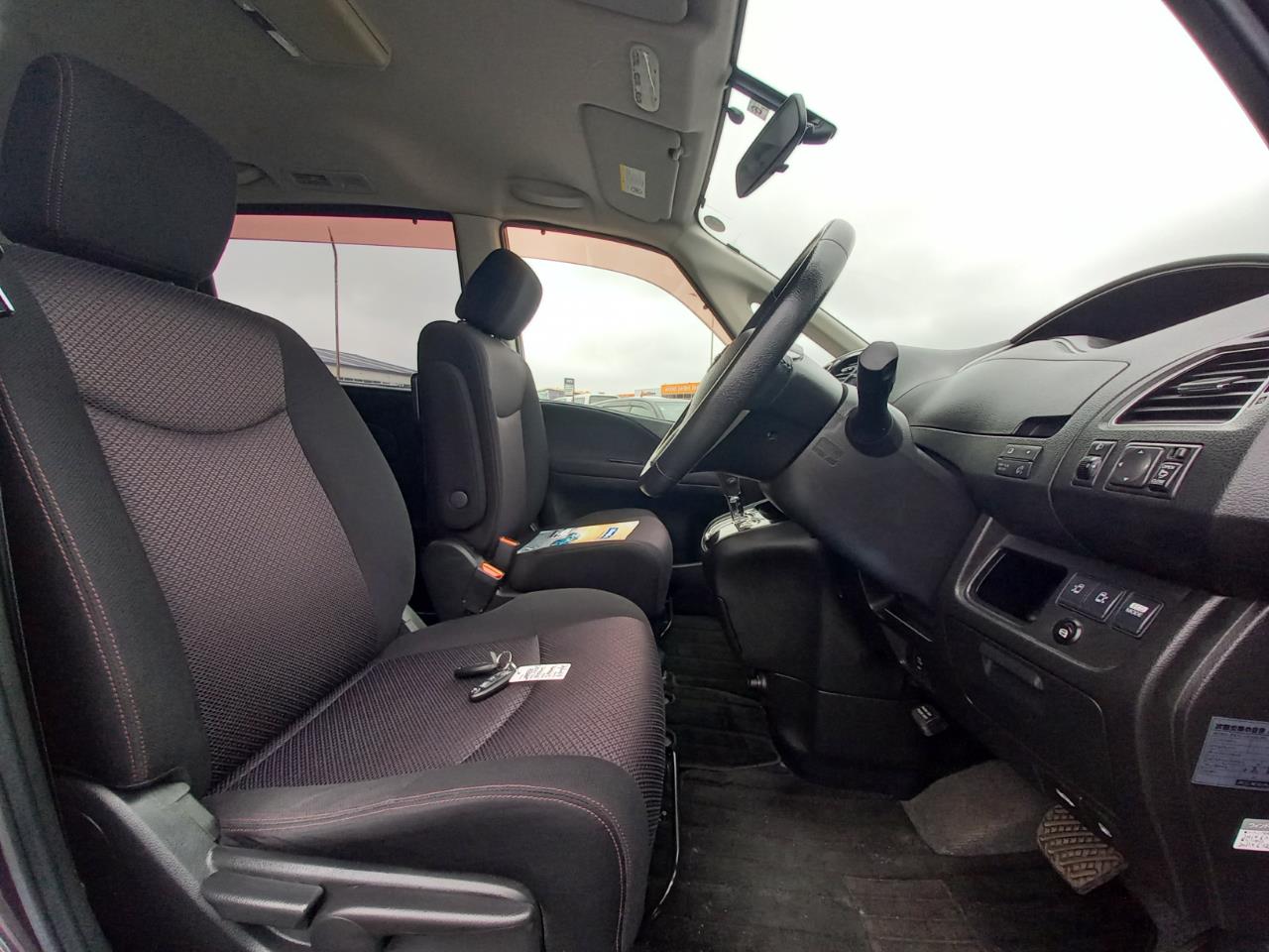 2011 Nissan Serena 